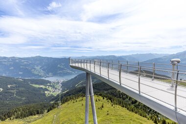 Observation platform with glass floor and railing on a mountain region, offering a view of surrounding mountains and valleys. | © Nikolaus Faistauer Photography