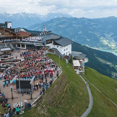 Numerous dancers at the world record in Zell am See-Kaprun | © Zell am See-Kaprun, mediaproductionBK