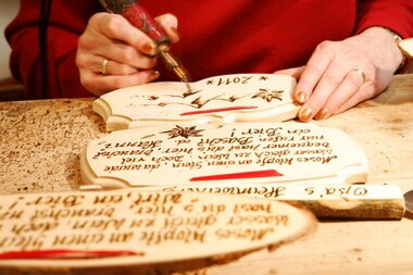  Individual engravings in pyrography | © Zell am See-Kaprun Tourismus