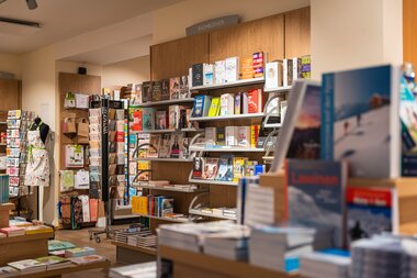 Sachbücher sowie viele andere Kategorien kann man beim Ellmauer in Zell am See kaufen | © Johannes Radlwimmer