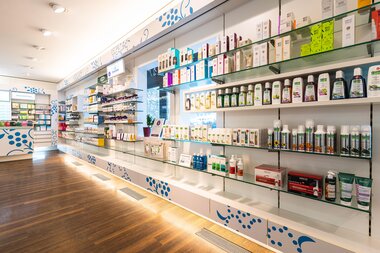 Produkte so weit das Auge reicht in der Seeapotheke in Zell am See-Kaprun | © Johannes Radlwimmer