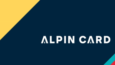 Alpin Card, a ski pass for alpine ski regions, on a dark blue background with colorful diagonal stripes. | © ALPIN CARD