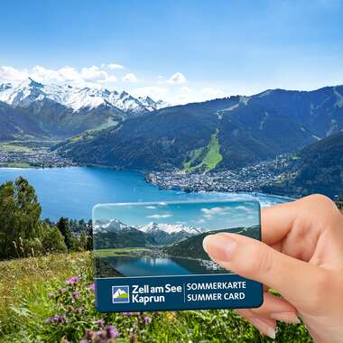 Panoramic view of lake and mountains, held with a summer card for Zell am See and Kaprun. | © Zell am See-Kaprun Tourismus