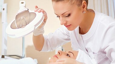 Hautanalyse vor der Kosmetikbehandlung