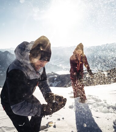  Snowball battle in the mountains of SalzburgerLand | © Zell am See-Kaprun Tourismus