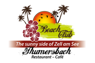 Logo of the Beach Club featuring sunset, palm trees, and hibiscus flowers in Zell am See, with text. | © Beach Club Thumersbach